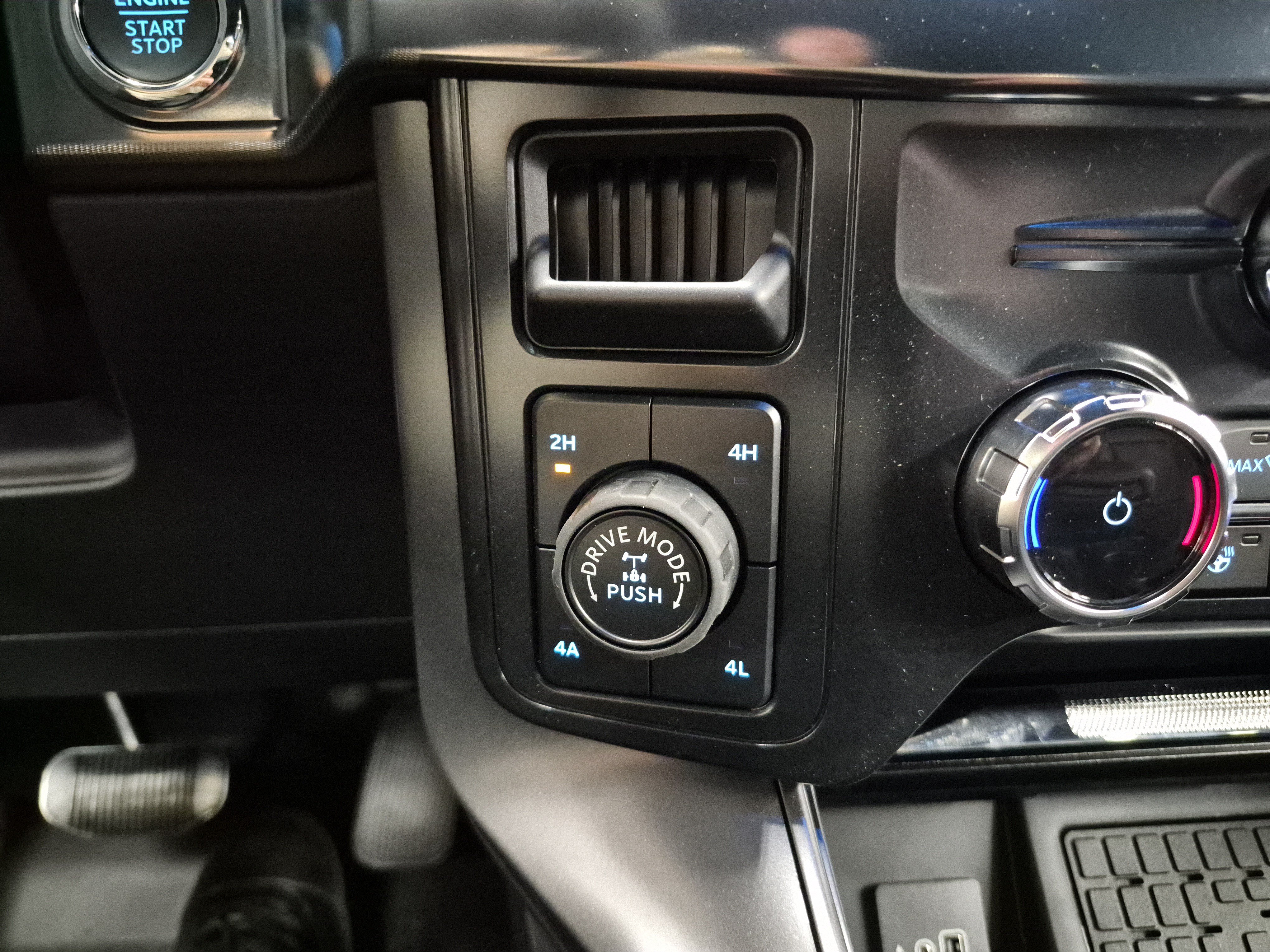 New 2026 Ford F150 Lariat w/ Equipment Group 501A Mid AWD/4WD image 35