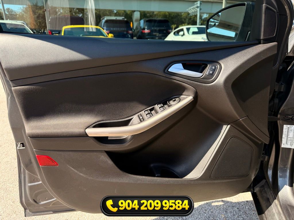 Used 2017 Ford Focus Titanium image 24