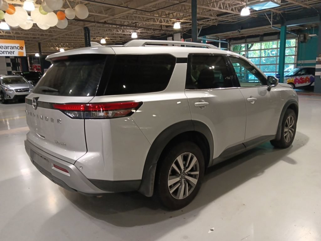 Used 2024 Nissan Pathfinder SL AWD/4WD image 12