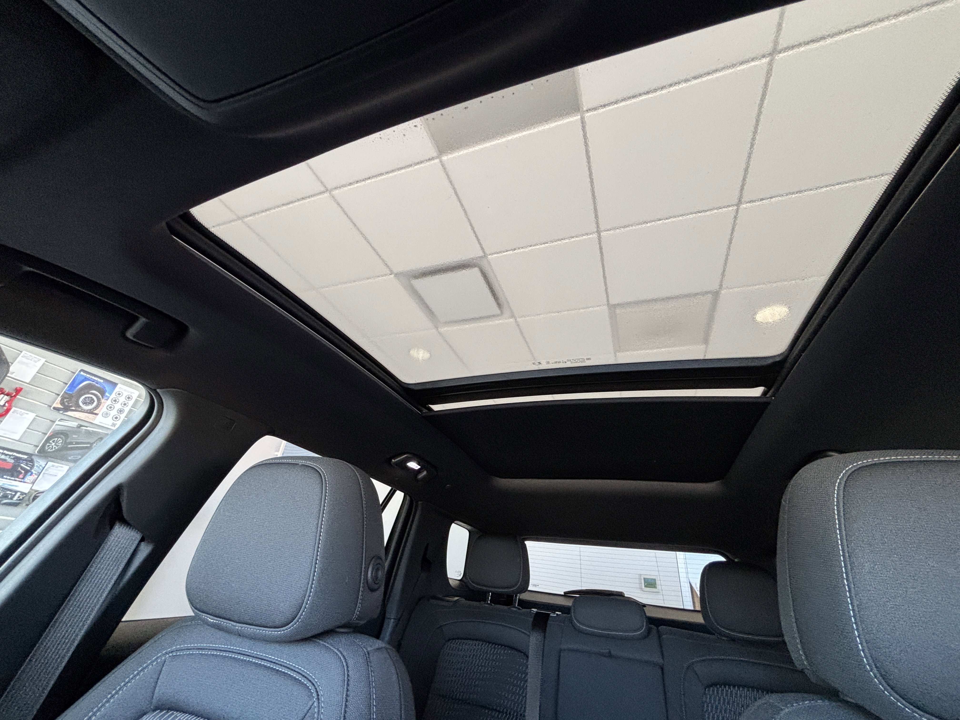 Used 2025 Chevrolet Equinox LT w/ Safety and Technology Package image 16