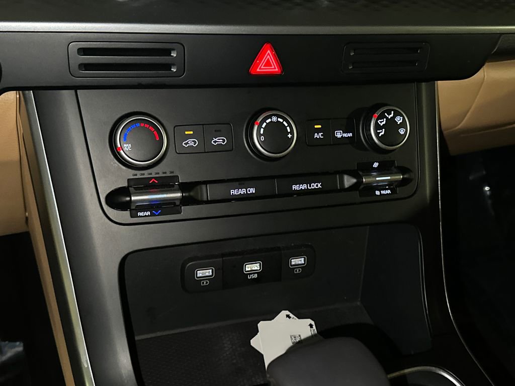 Used 2024 Kia Carnival LX FWD image 27
