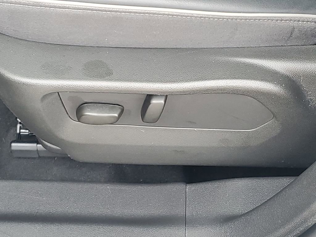 Used 2023 Buick Envision Avenir FWD image 16