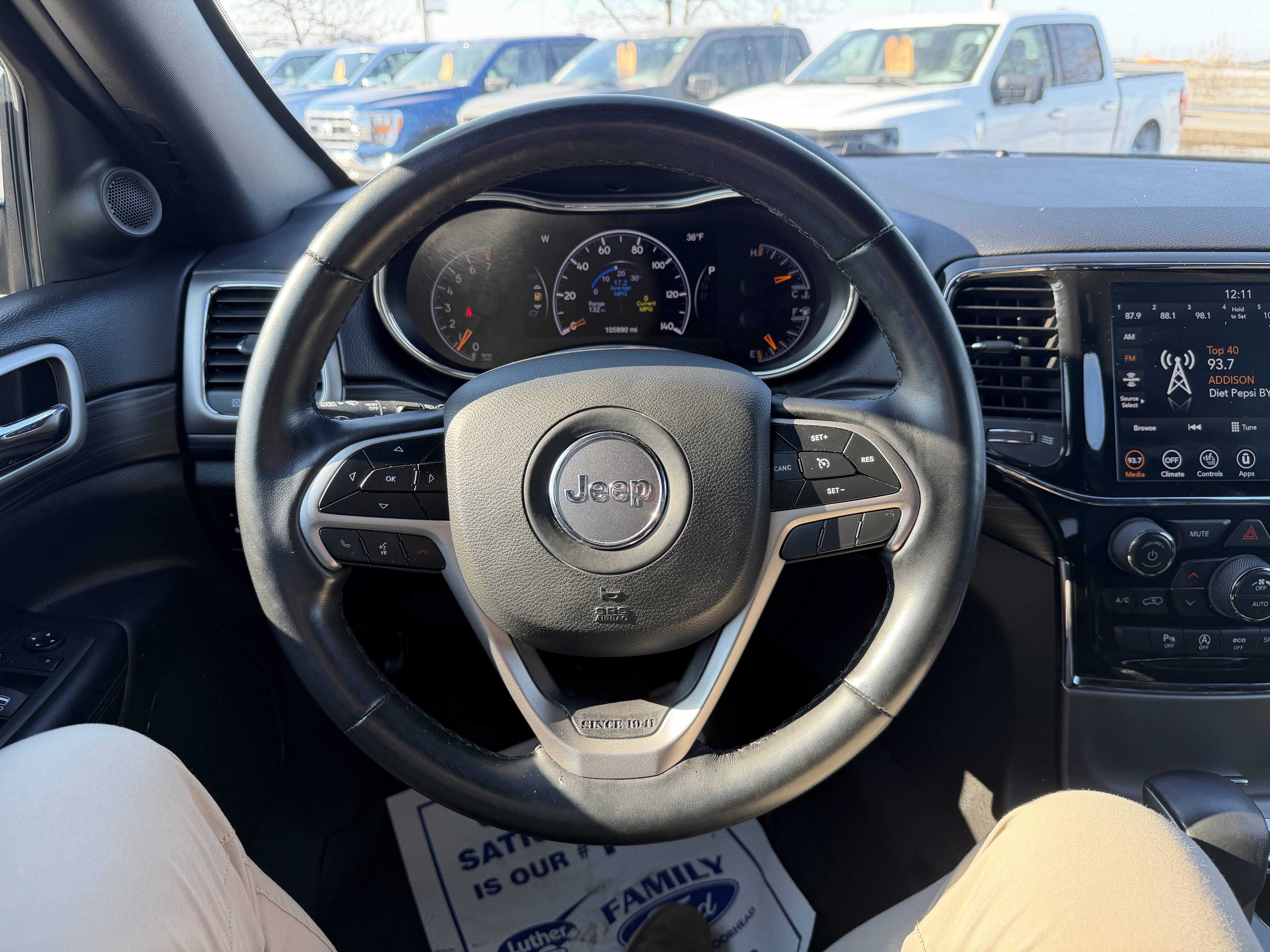 Used 2022 Jeep Grand Cherokee Laredo X image 9