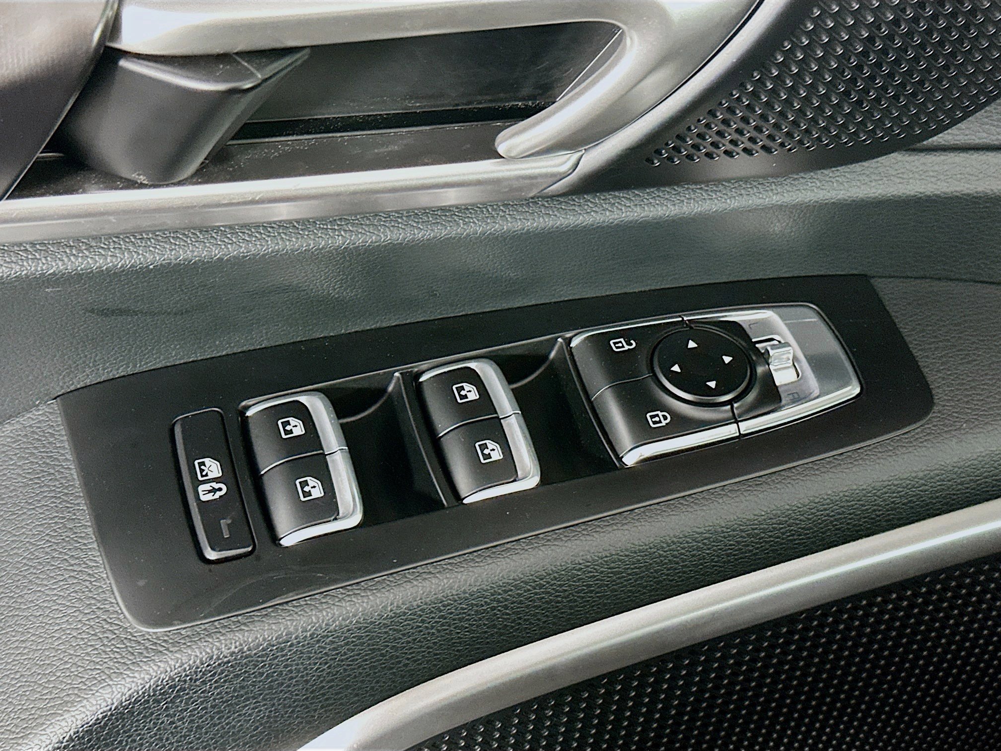 Used 2025 Kia Telluride S image 15