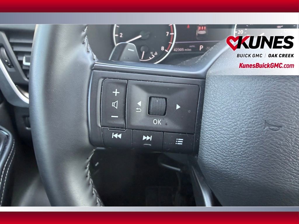 Used 2025 Nissan Rogue SV AWD/4WD image 10