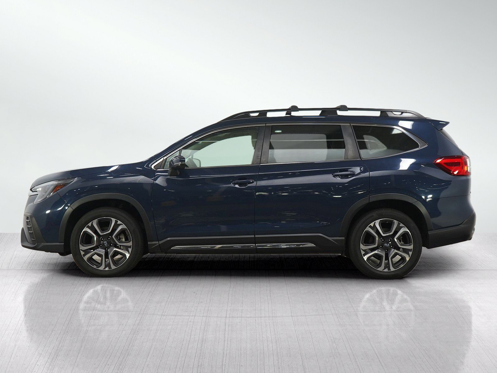 Used 2023 Subaru Ascent Limited AWD/4WD image 2