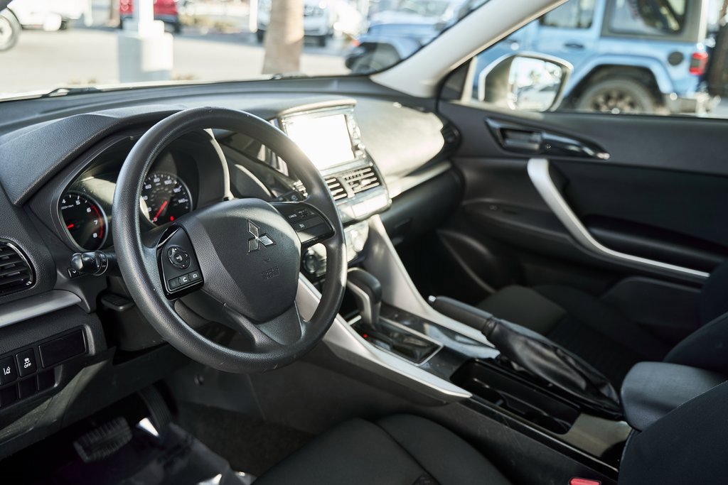 Used 2022 Mitsubishi Eclipse Cross ES image 2