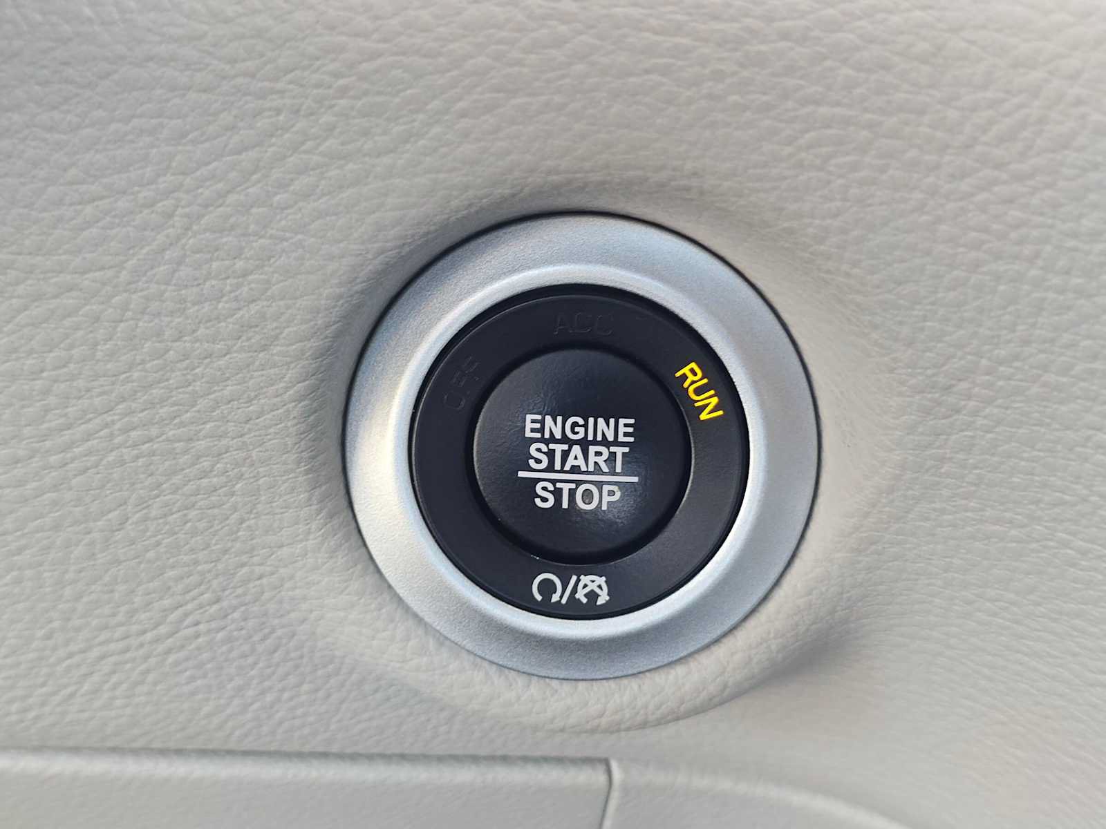Used 2024 Chrysler Pacifica Limited FWD image 32