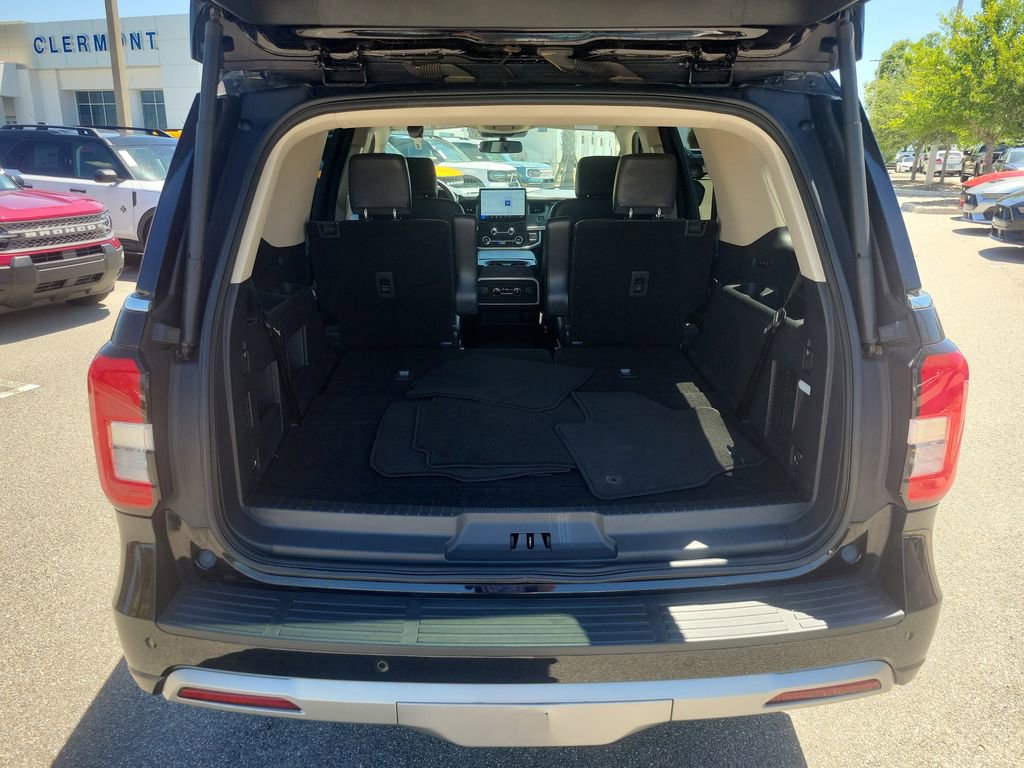 Used 2024 Ford Expedition XLT image 10
