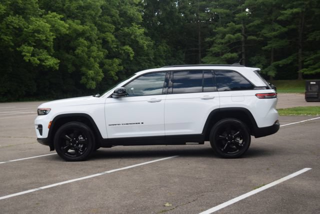 Used 2023 Jeep Grand Cherokee Altitude AWD/4WD image 22