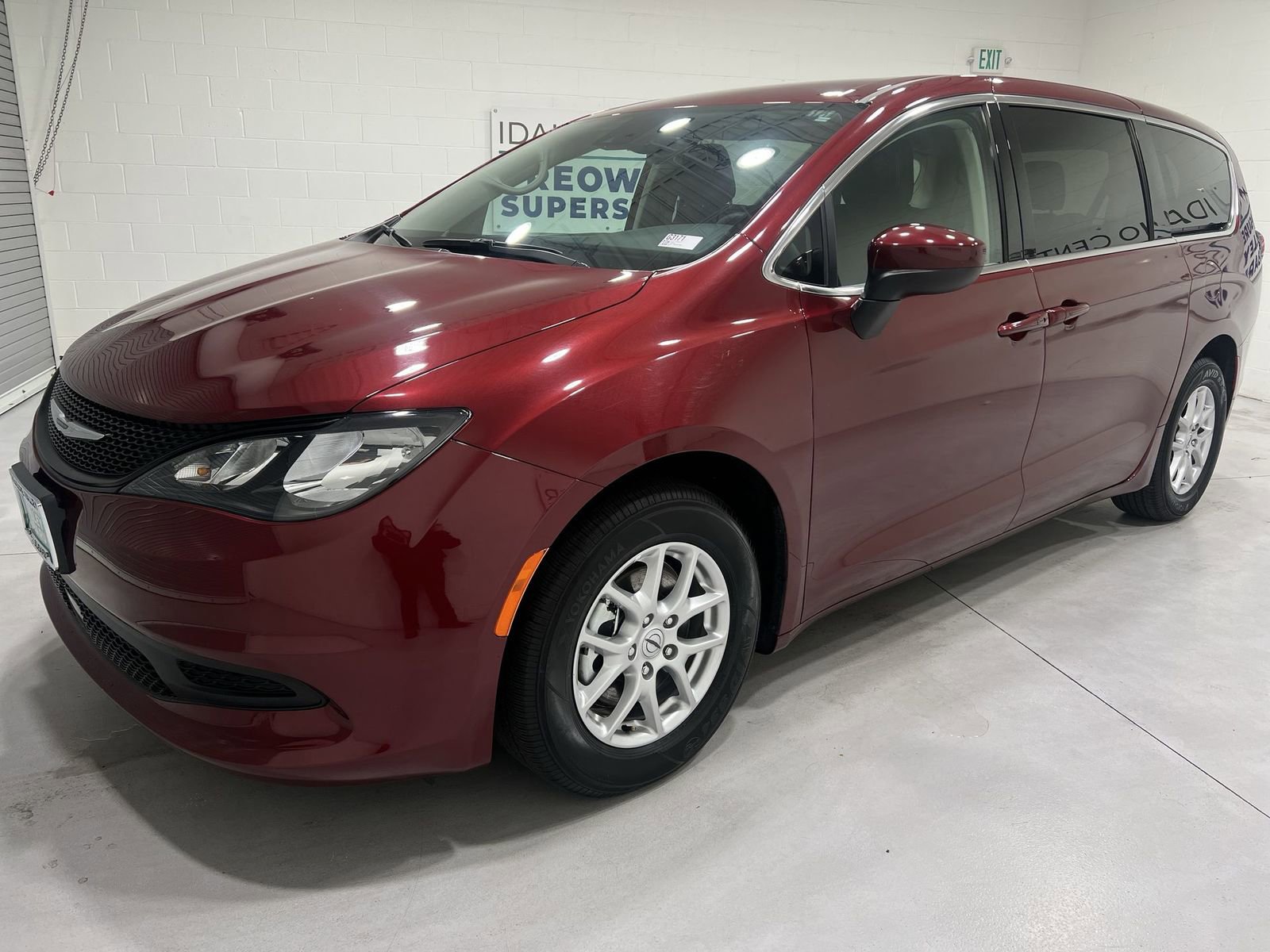 Used 2023 Chrysler Voyager LX FWD image 4