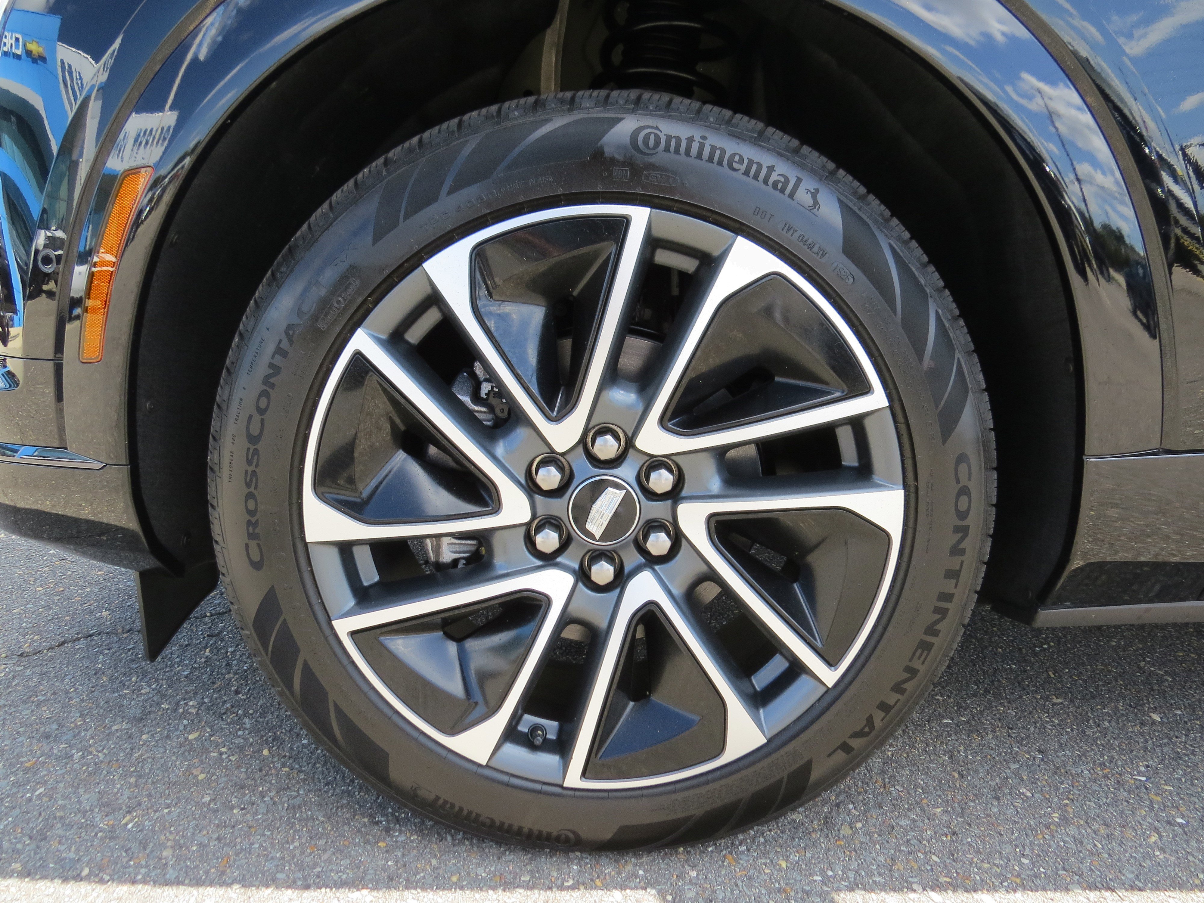 New 2025 Cadillac Optiq Sport 2 w/ LPO, Floor Liner Package image 13