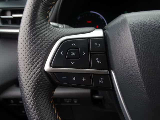 Certified 2023 Toyota Sienna XLE Woodland Edition image 35