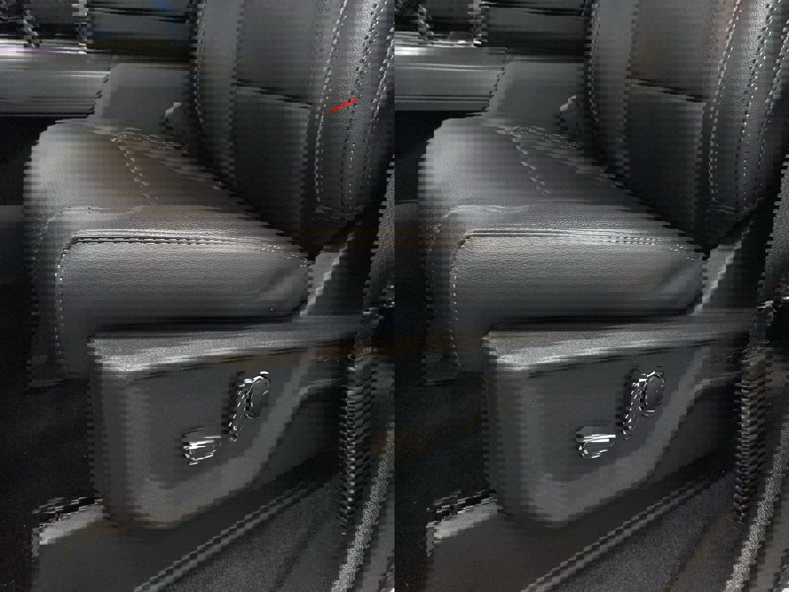 New 2025 Ford F150 Lariat w/ Equipment Group 502A High image 17