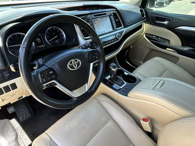 Used 2018 Toyota Highlander XLE FWD image 18
