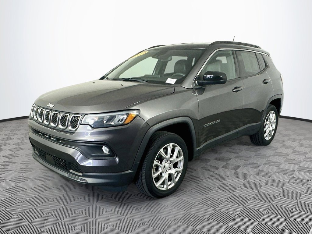 Used 2023 Jeep Compass Latitude AWD/4WD image 4