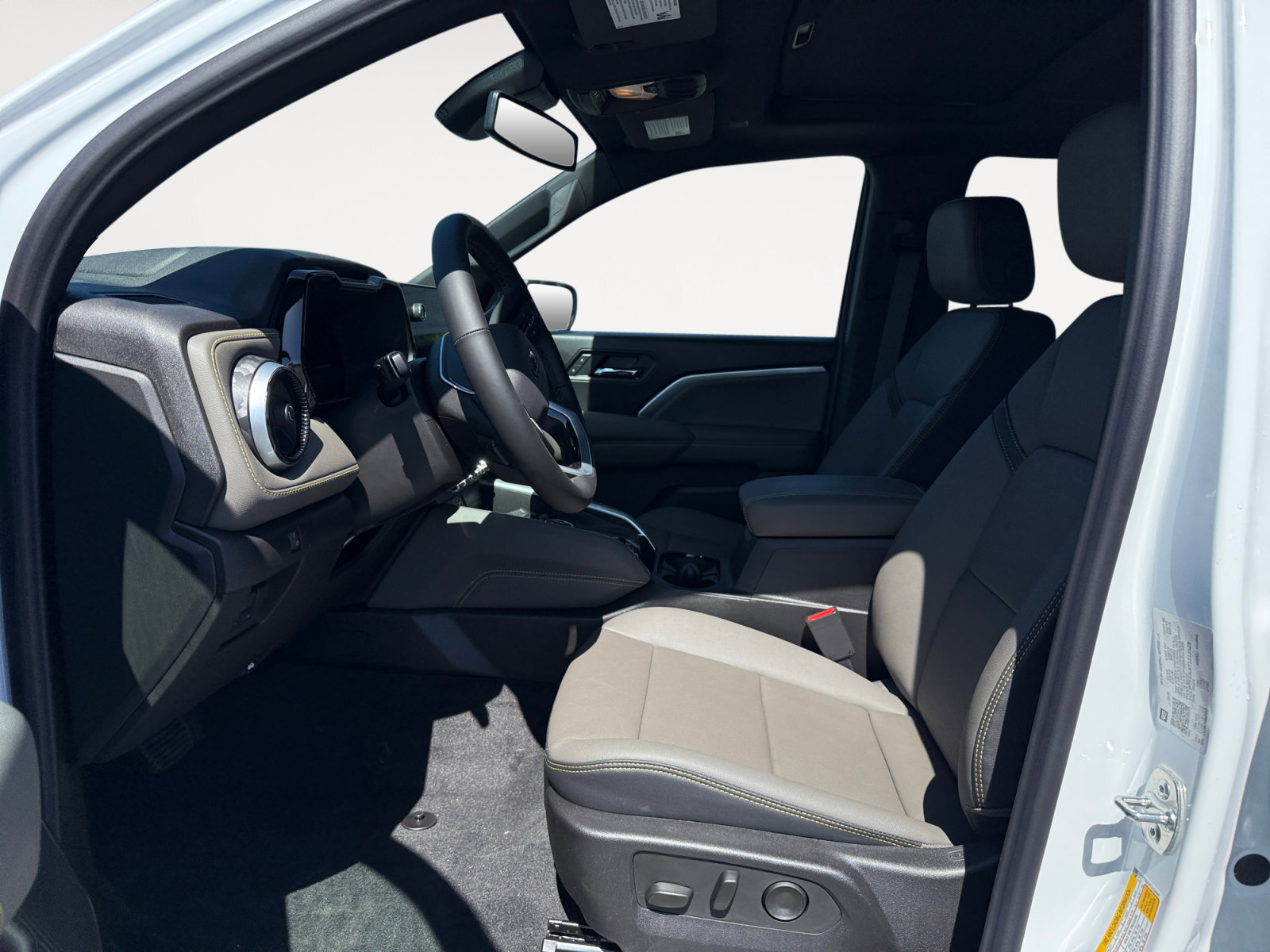 New 2026 Chevrolet Colorado ZR2 w/ Technology Package AWD/4WD image 10