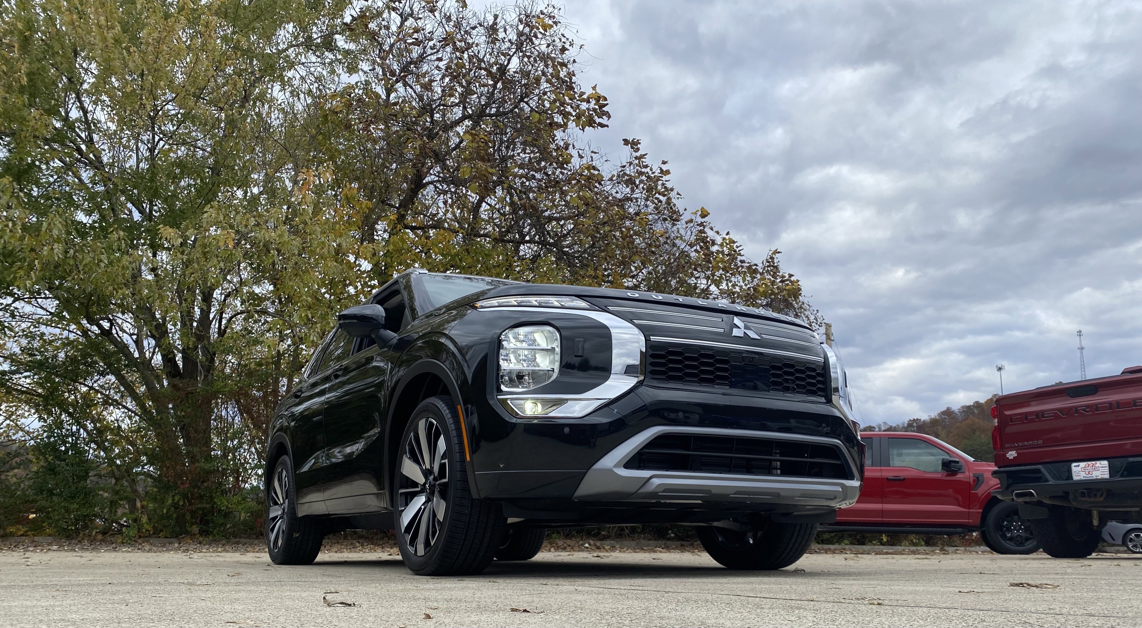 Used 2025 Mitsubishi Outlander AWD image 40