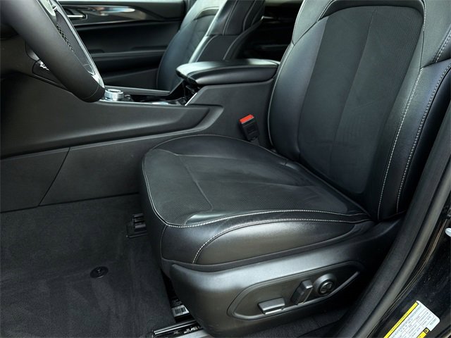 Used 2023 Jeep Grand Cherokee Altitude image 21