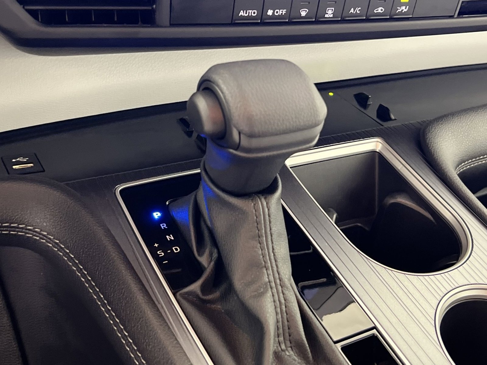 Used 2025 Toyota Sienna LE w/ LE Plus Package image 22