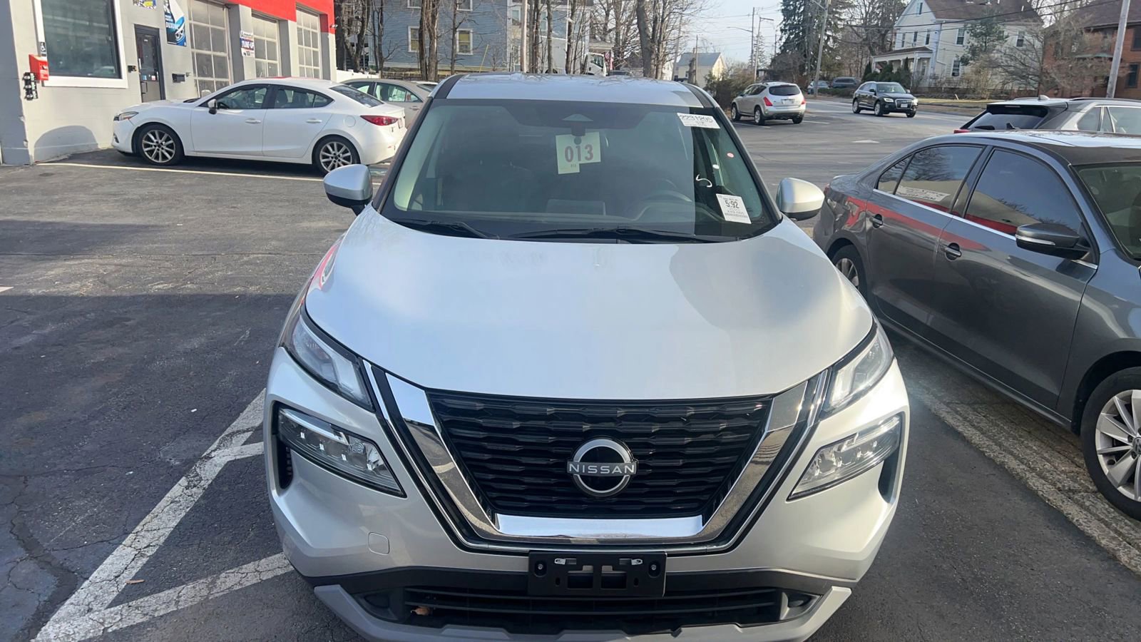 Used 2023 Nissan Rogue SV image 1