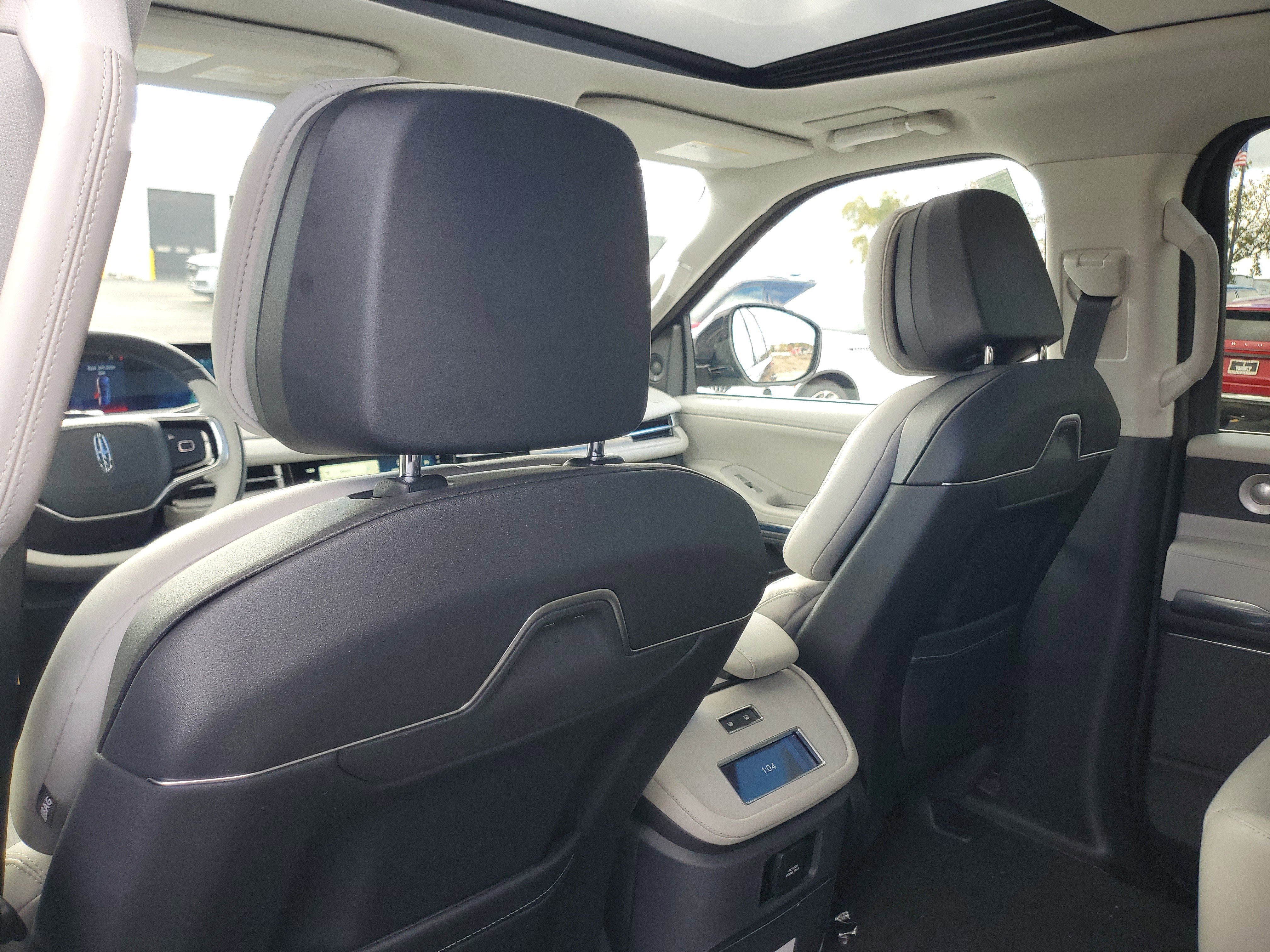 New 2025 Lincoln Navigator Reserve image 28