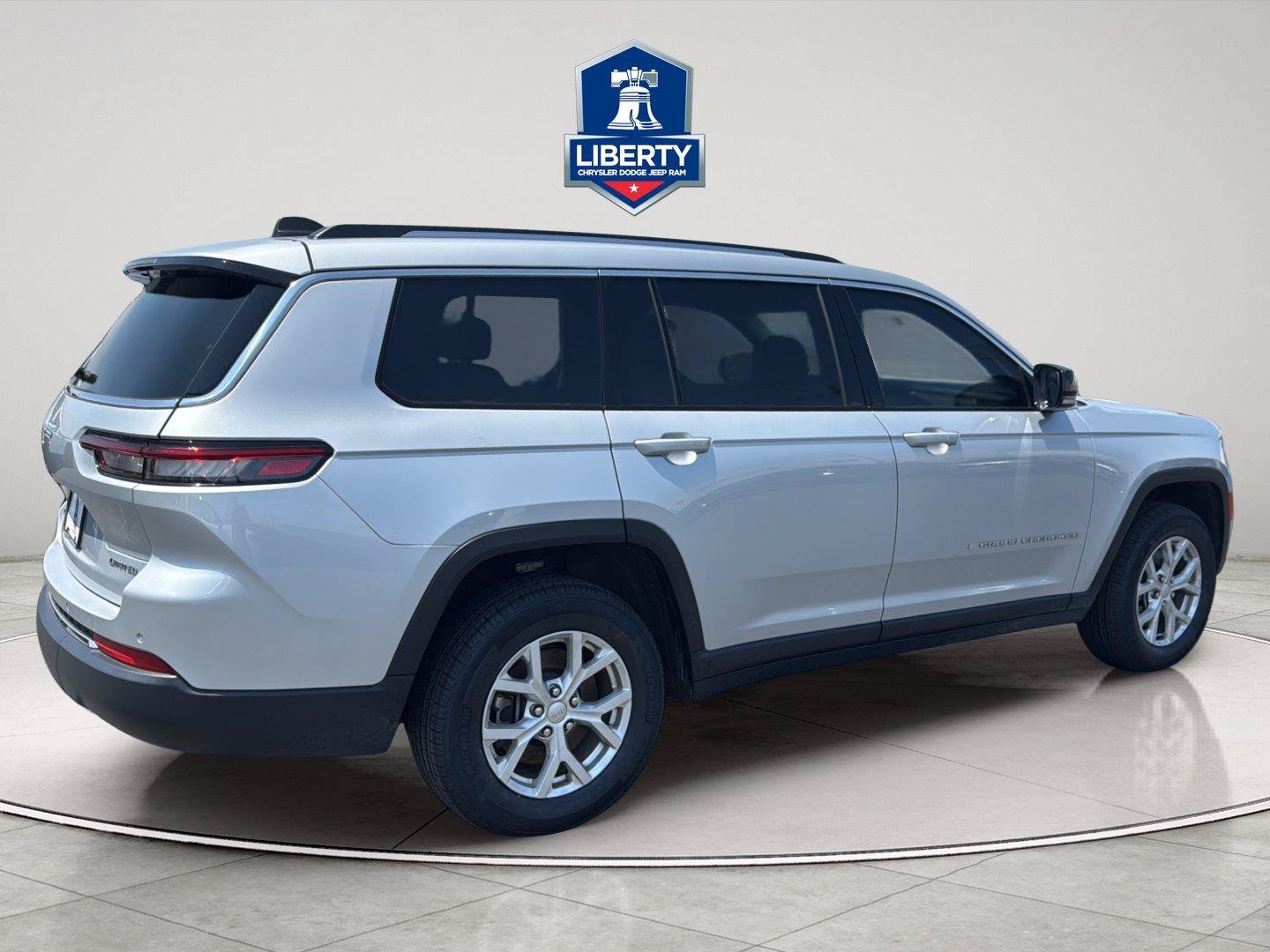 Used 2023 Jeep Grand Cherokee L Limited AWD/4WD image 11