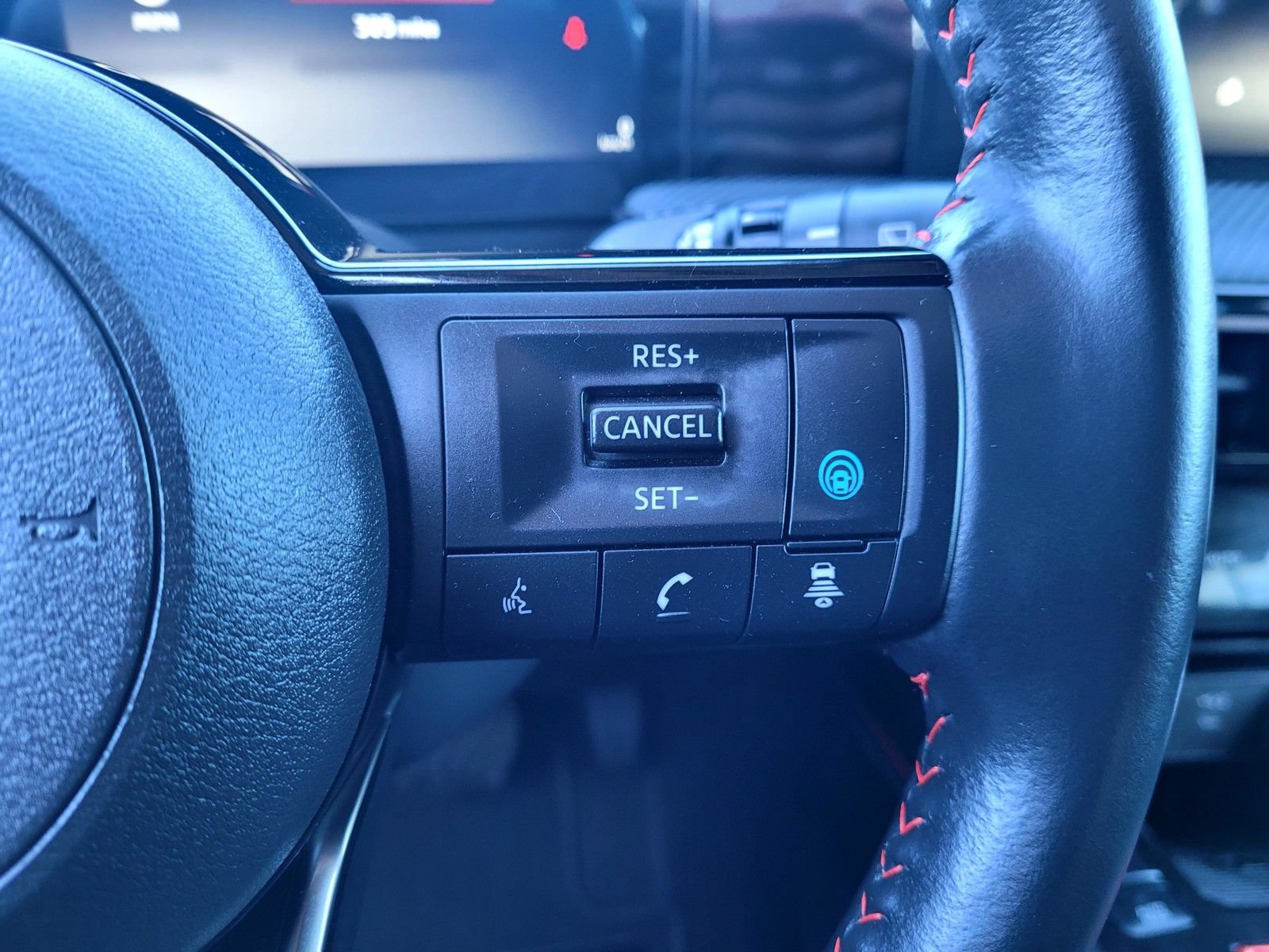 Used 2025 Nissan Kicks SR FWD image 29
