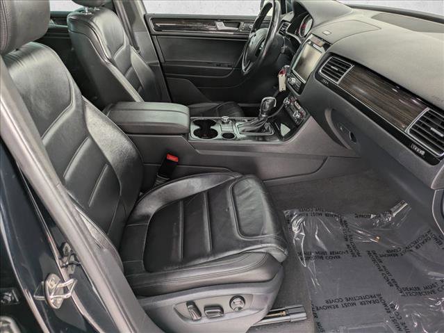 Used 2014 Volkswagen Touareg TDI image 21