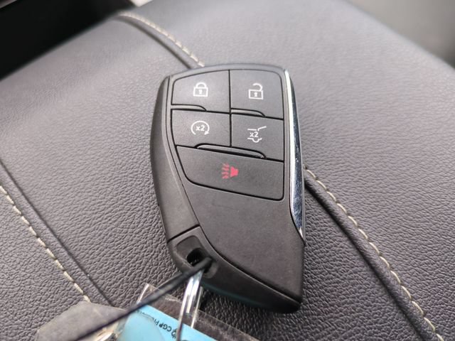 Used 2025 Chevrolet Traverse LT FWD image 36