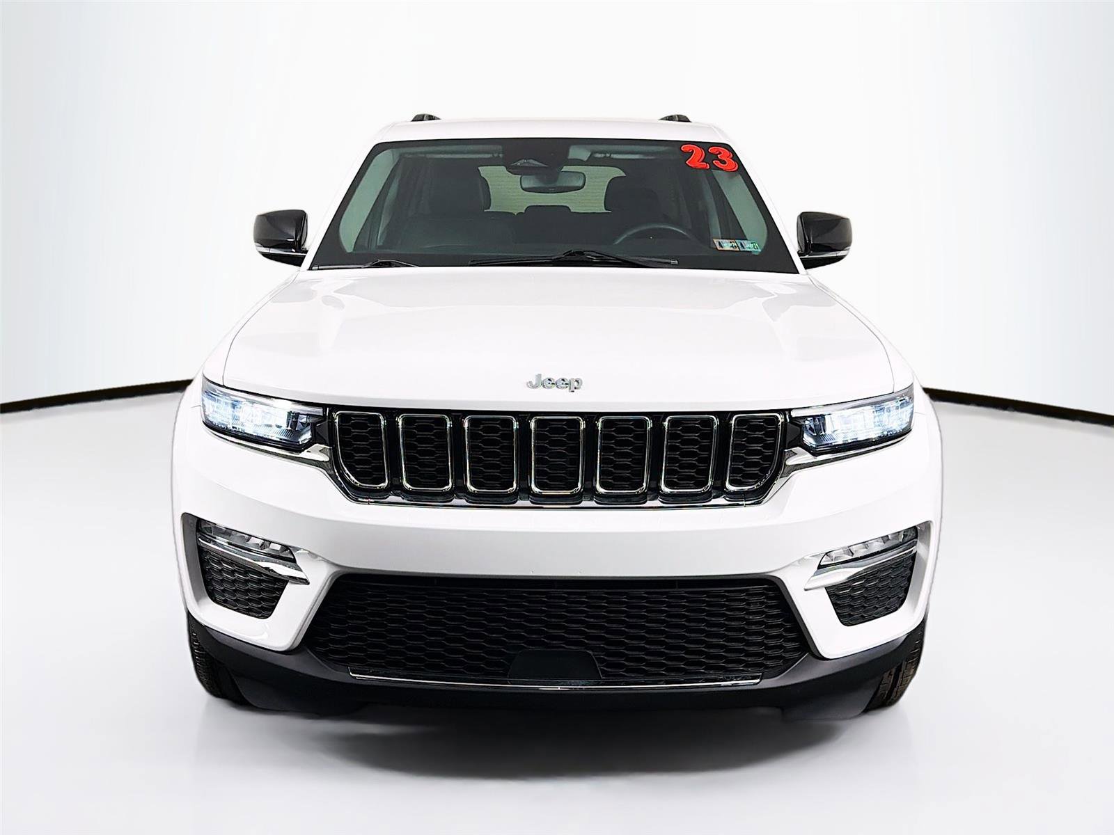 Used 2023 Jeep Grand Cherokee Limited image 2