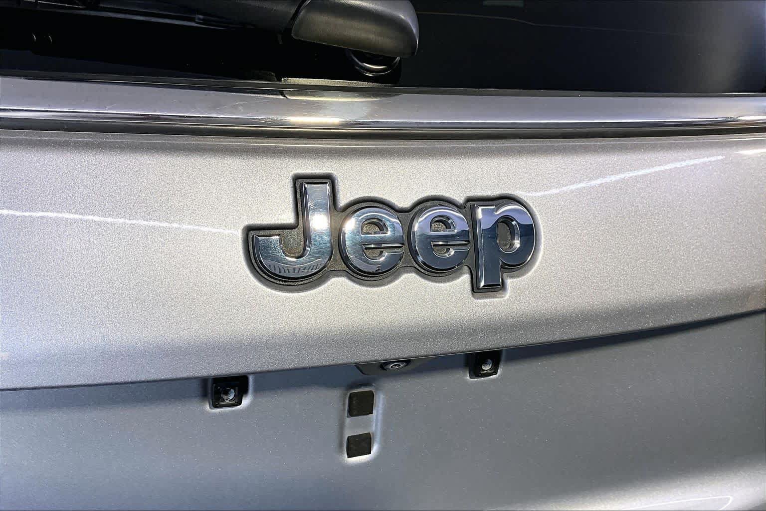 Used 2022 Jeep Compass Latitude w/ Sun and Sound Group AWD/4WD image 33