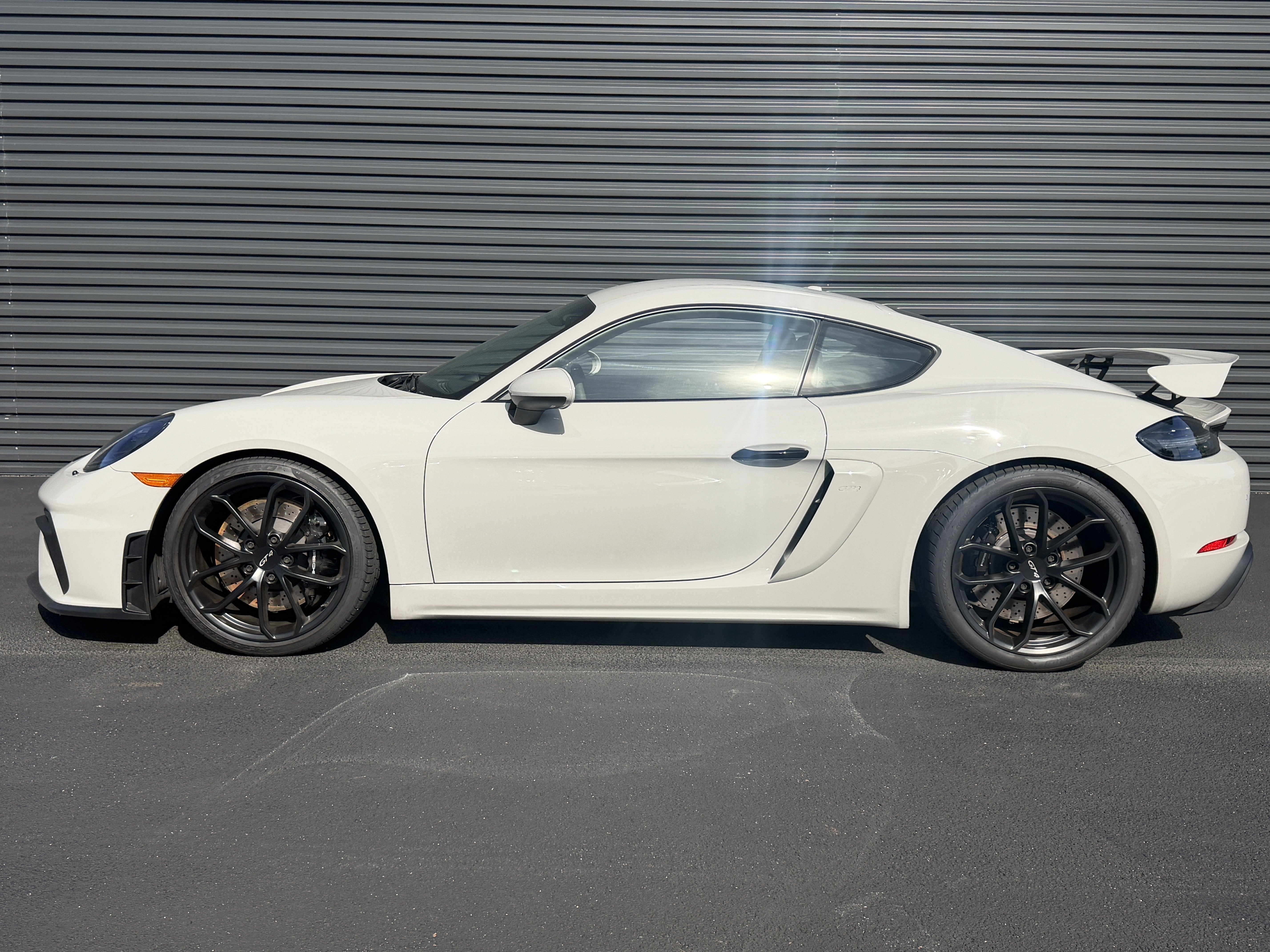 Certified 2020 Porsche 718 Cayman GT4 RWD image 2