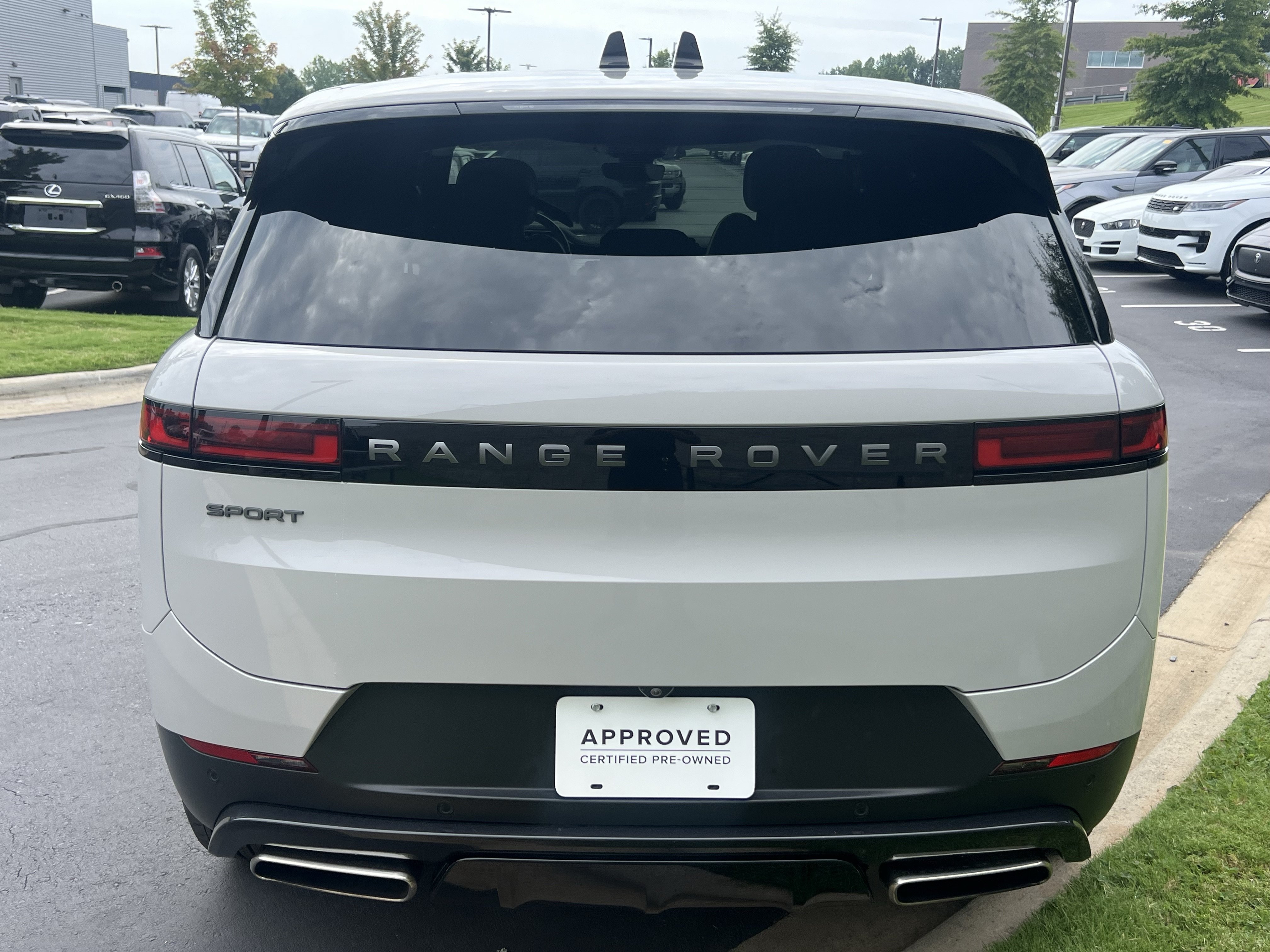 Used 2024 Land Rover Range Rover Sport SE AWD/4WD image 6