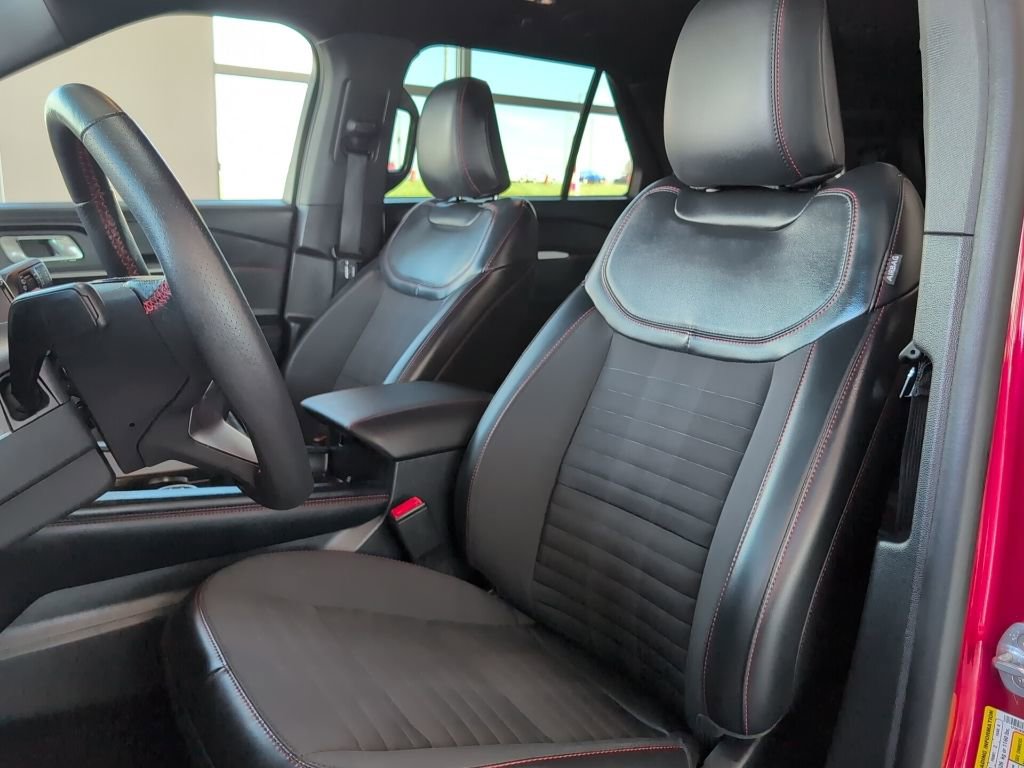Used 2025 Ford Explorer ST-Line image 19