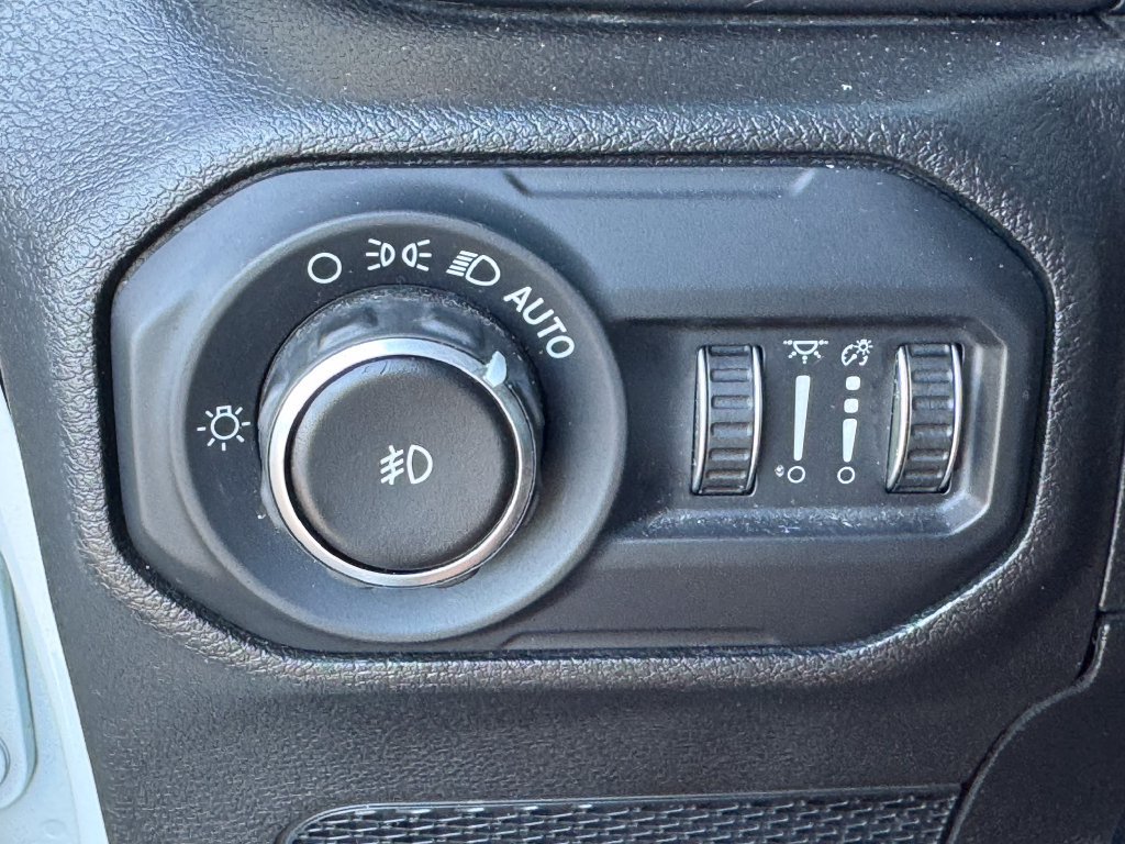 Used 2018 Jeep Wrangler Unlimited Sport S AWD/4WD image 29