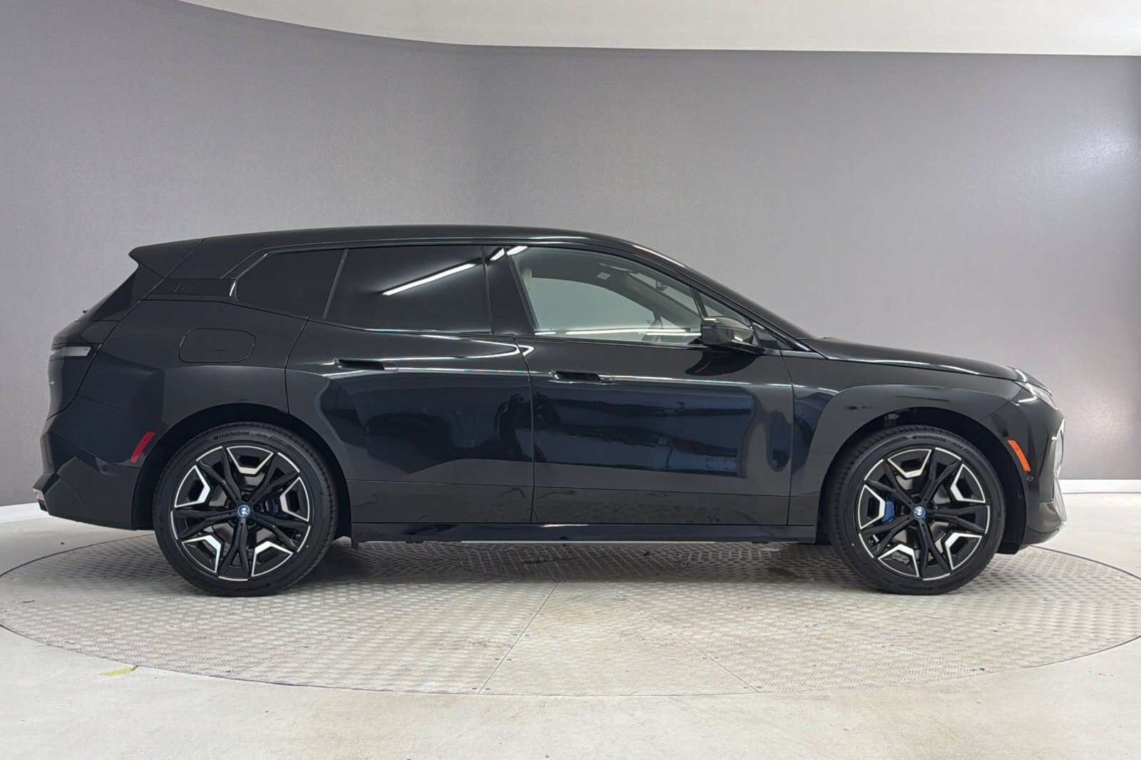 Used 2025 BMW iX xDrive50 w/ Premium Package AWD/4WD image 8