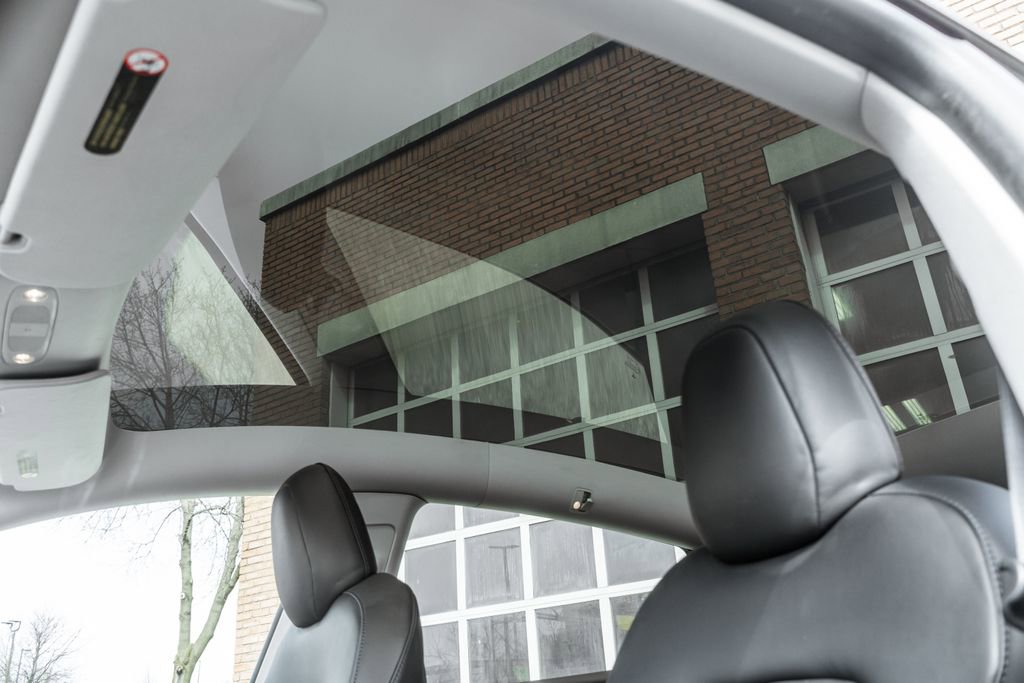 Used 2021 Tesla Model Y Long Range image 10