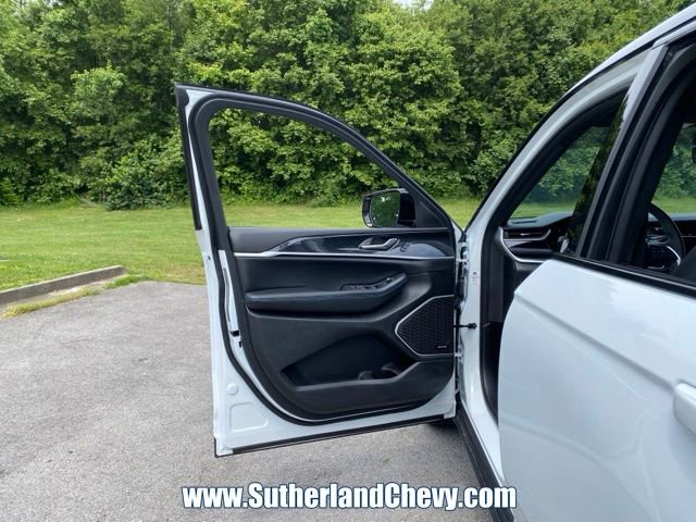 Used 2024 Jeep Grand Cherokee Trailhawk w/ Luxury Tech Group III AWD/4WD image 16