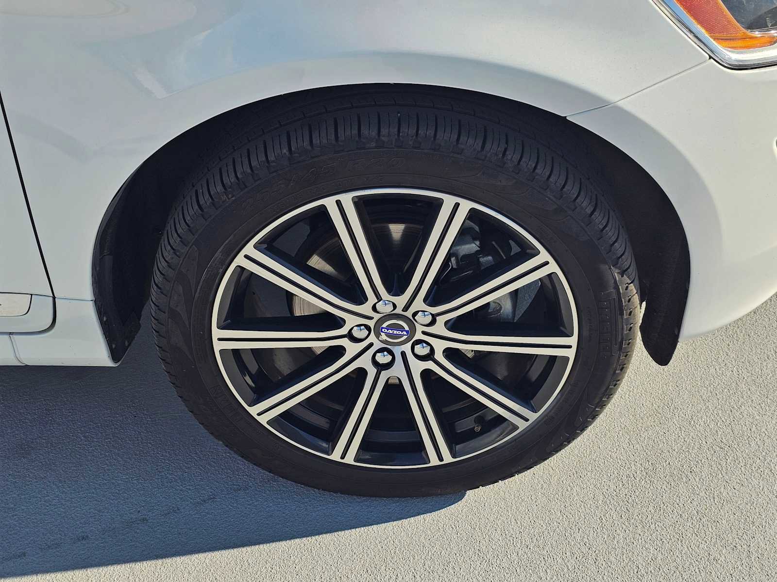 Used 2016 Volvo XC60 T6 Platinum w/ Climate Package image 5