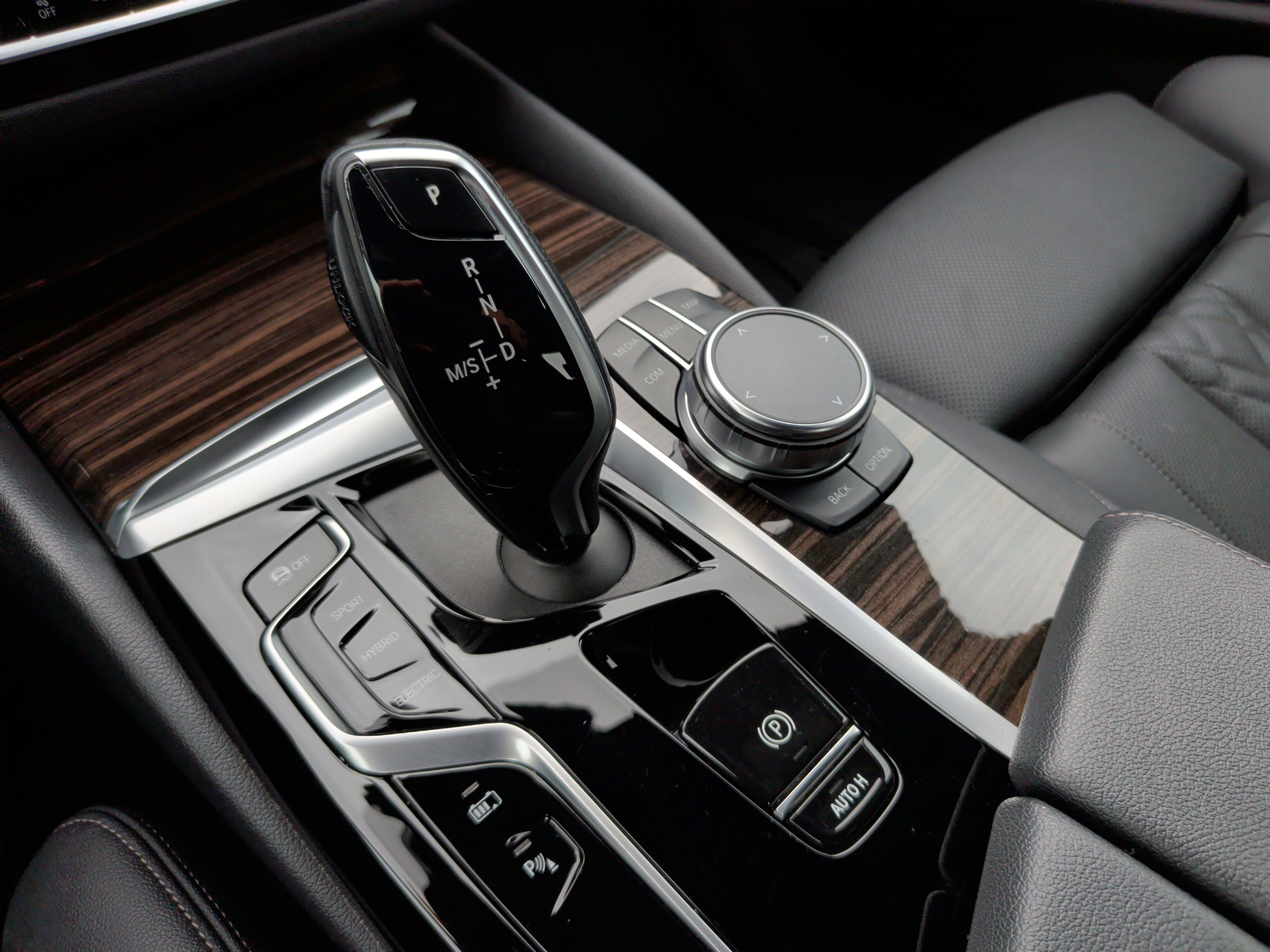 Certified 2023 BMW 530e w/ Premium Package RWD image 20