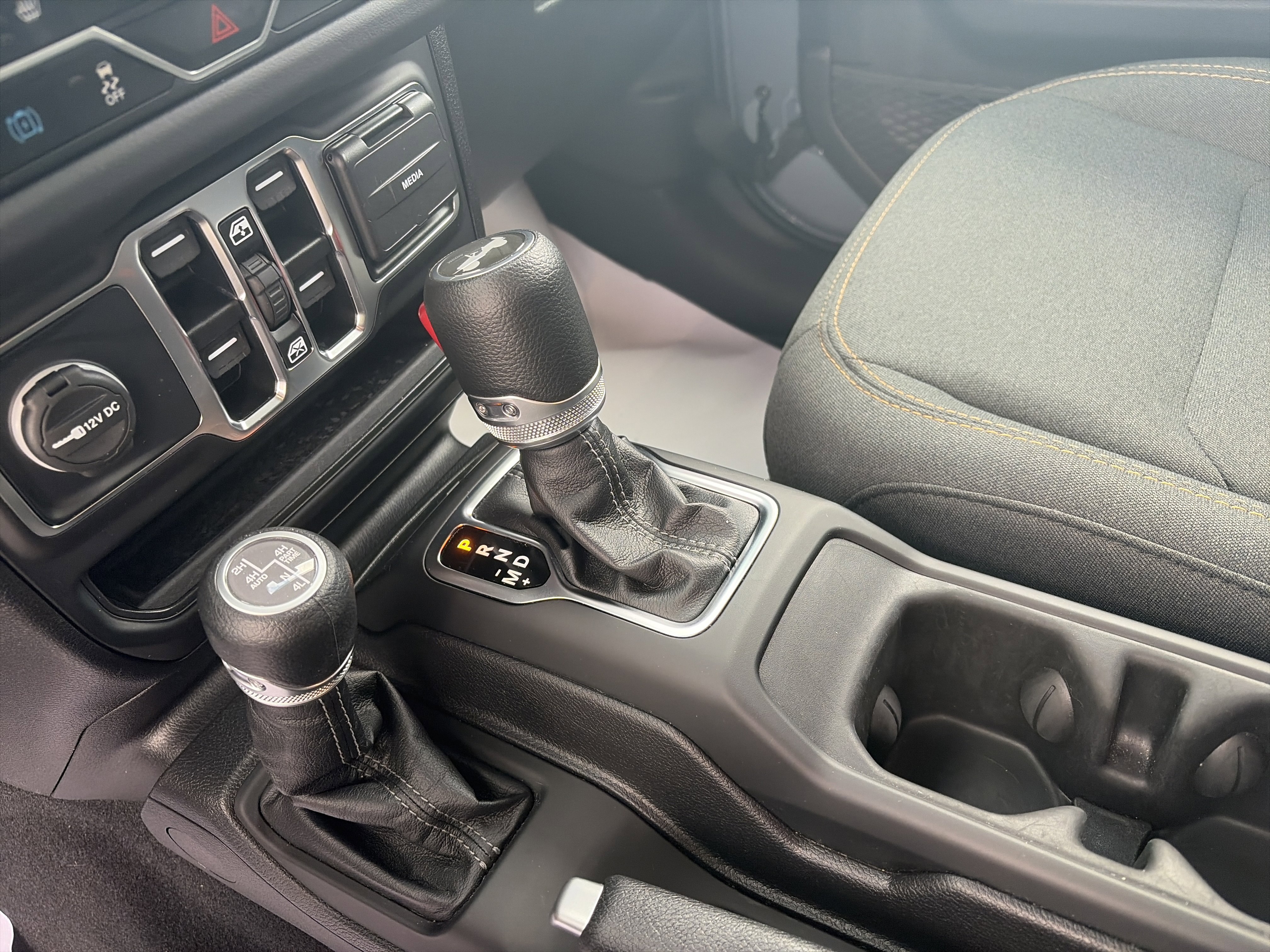 Used 2025 Jeep Wrangler Sahara image 23
