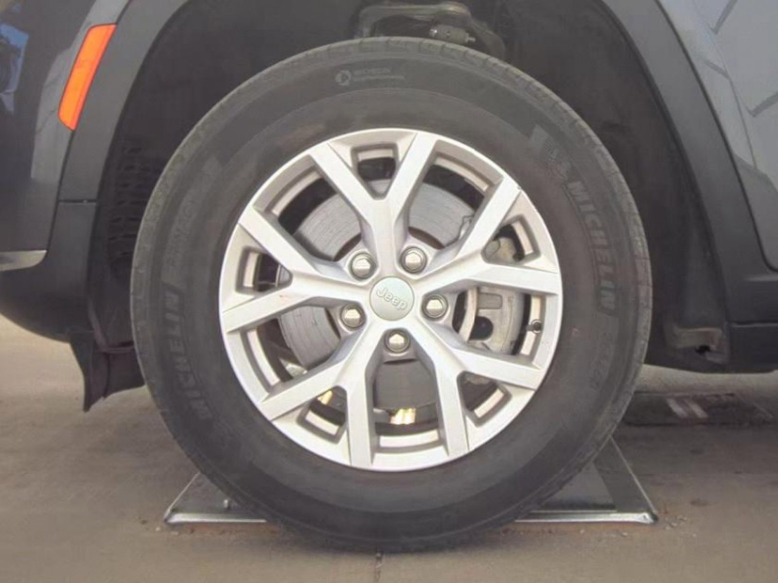 Used 2021 Jeep Grand Cherokee L Limited AWD/4WD image 9