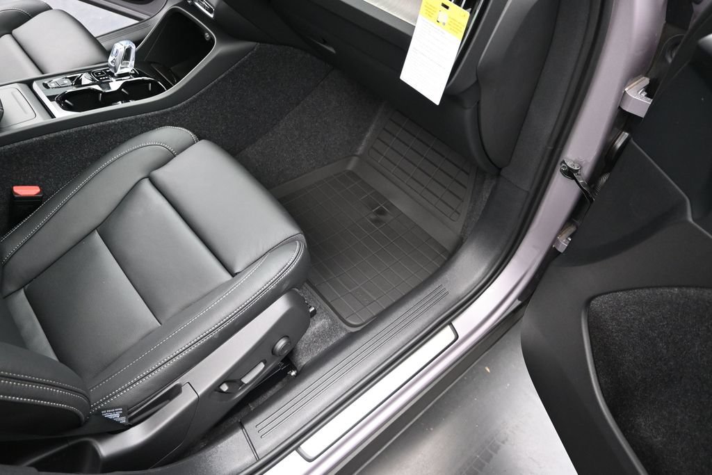 New 2026 Volvo XC40 B5 Plus w/ Protection Package Premier AWD/4WD image 22