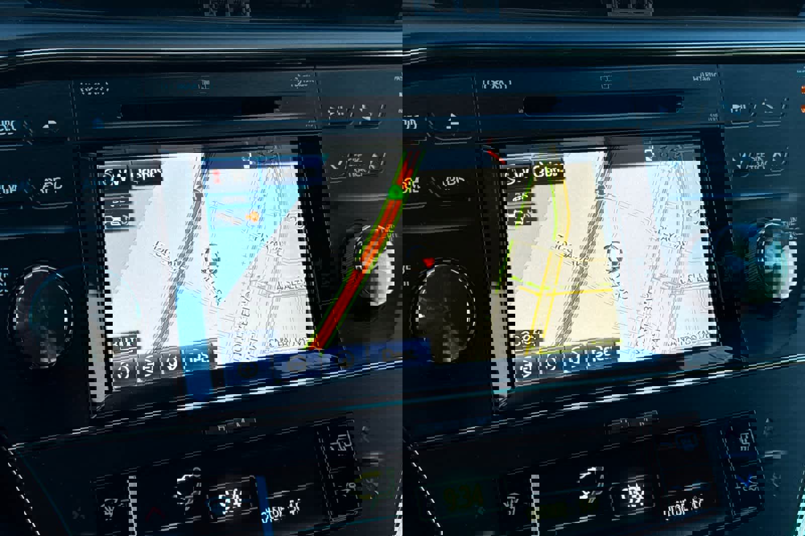 Used 2017 Toyota Avalon Limited image 19