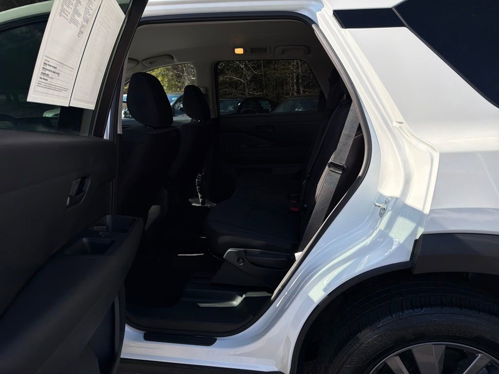 Used 2025 Nissan Pathfinder SV image 25
