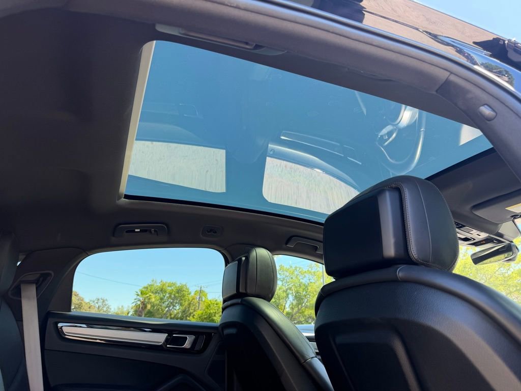 Used 2022 Porsche Cayenne S Platinum image 32