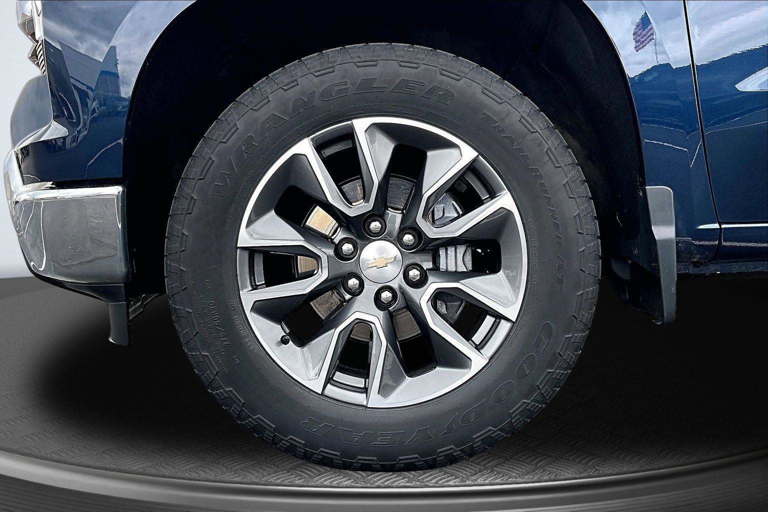 Used 2023 Chevrolet Silverado 1500 LT AWD/4WD image 10