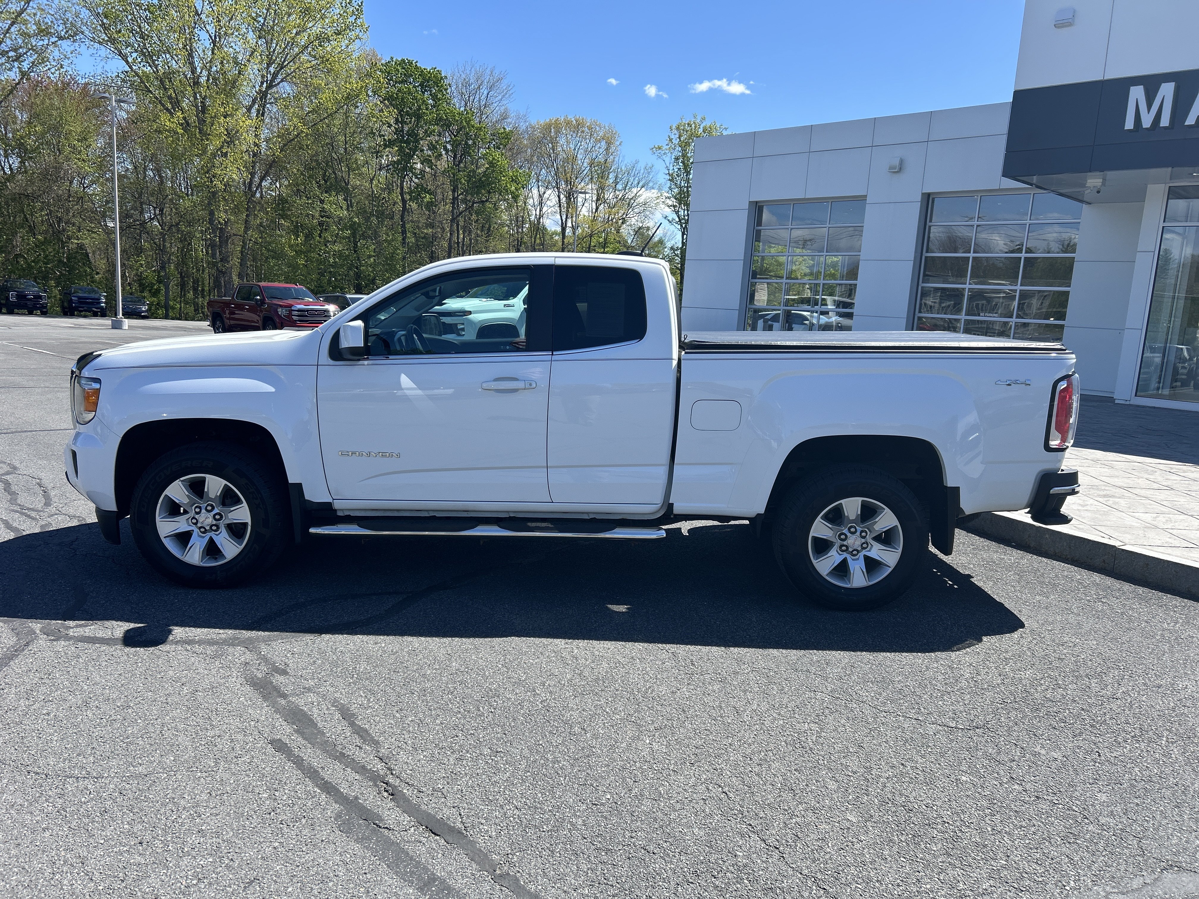 Used 2017 GMC Canyon SLE w/ SLE Convenience Package AWD/4WD image 2