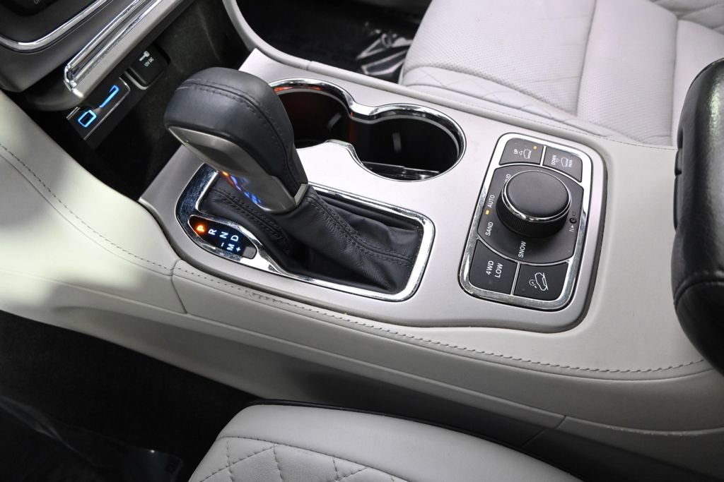 Used 2017 Jeep Grand Cherokee Summit AWD/4WD image 32